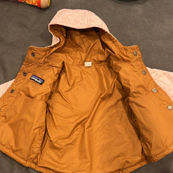 Patagonia 3-6 month reversible rain jacket - Picture 2 of 3